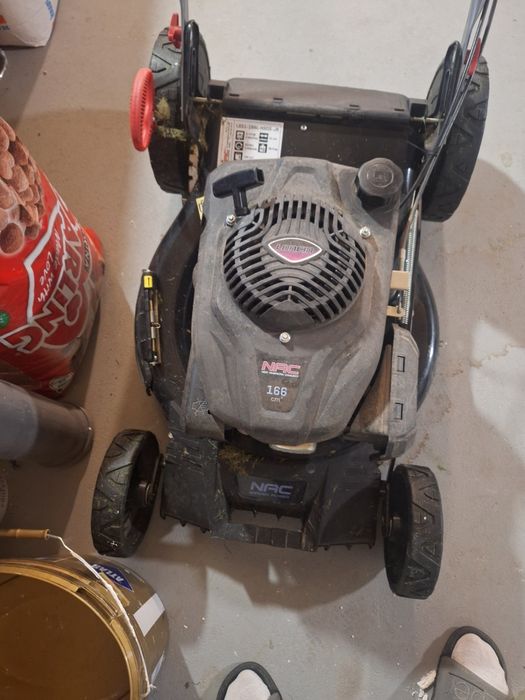 Sprzedam kosiarkę z napędem nac