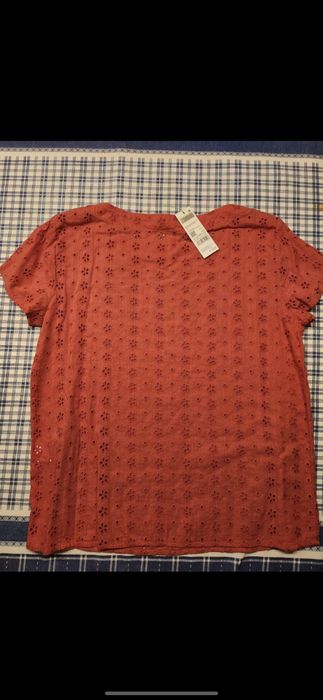 Blusa top rosa coral em bordado inglês da benetton