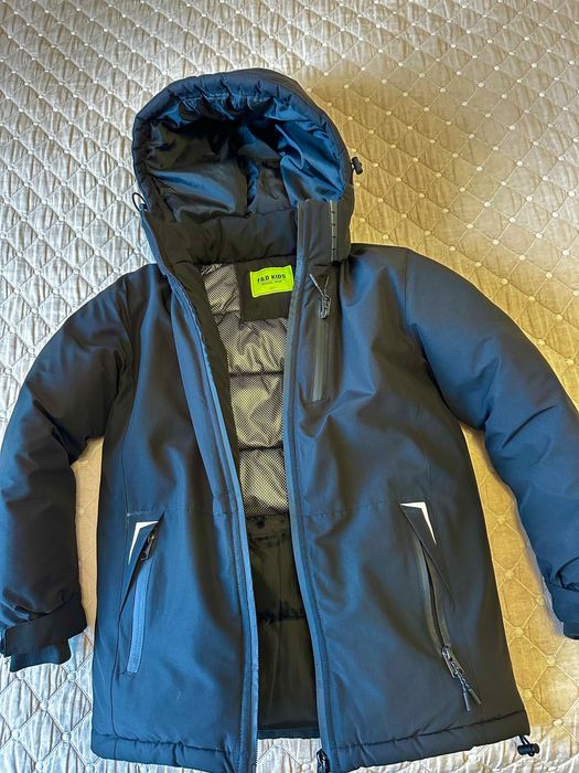 Продам зимнюю детскую термокуртку на мальчика