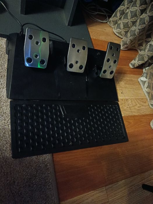 Продам игровой руль tracer