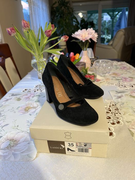 Czarne buty Lasocki 36na obcasie