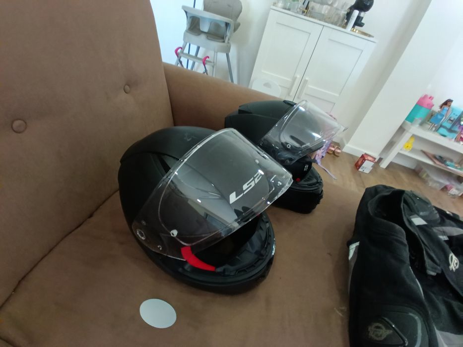Capacetes e casaco para moto