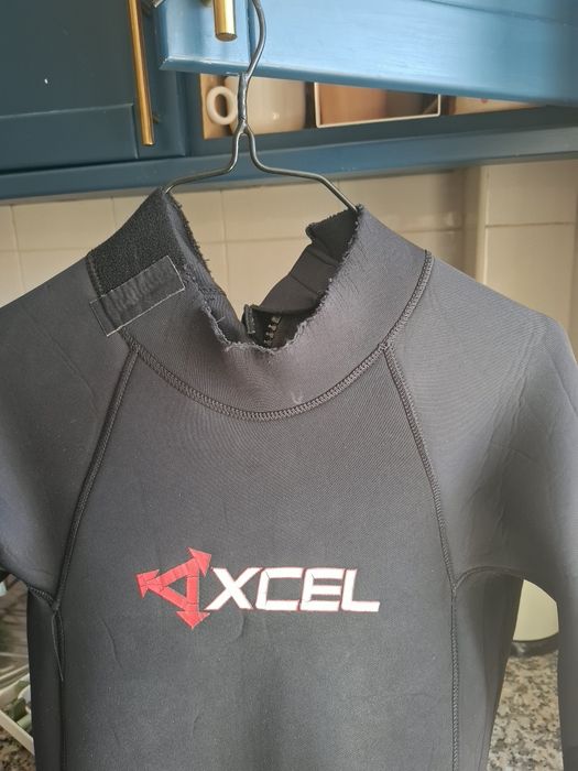 Fato surf Xcel tamanho M 4/3