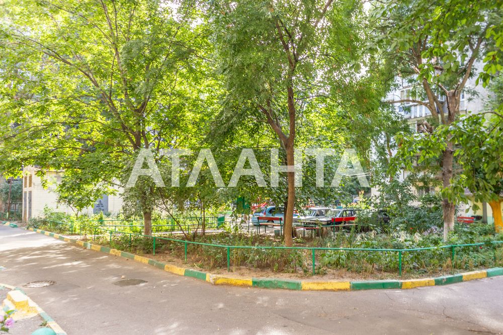 2-комнатная квартира в кирпичном доме возле Парка победы