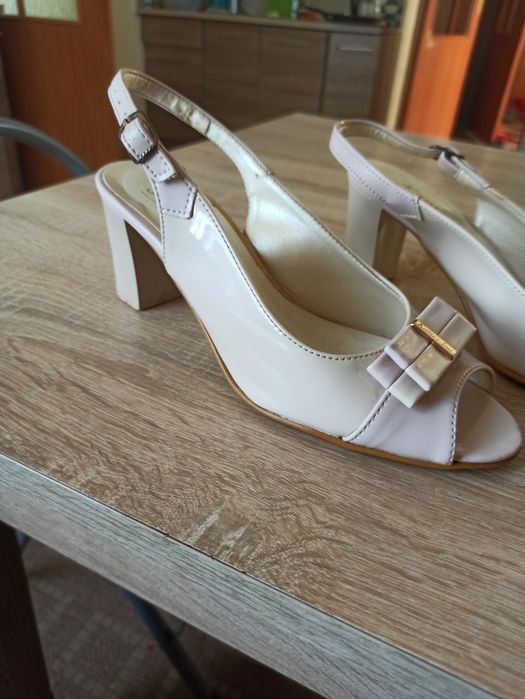 Cudowne lekkie obcasy r 37