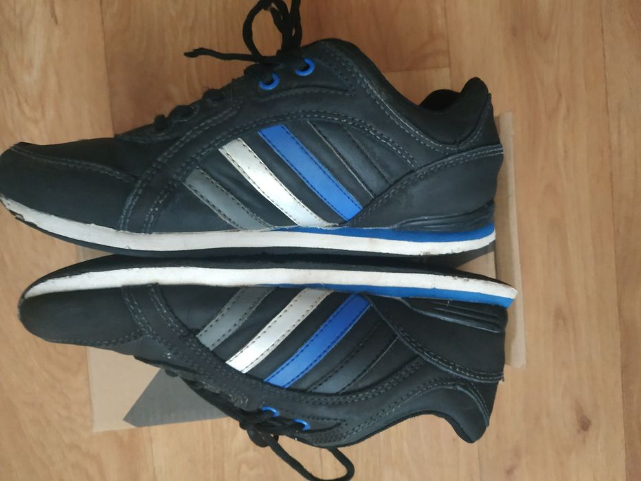 Кросівки Bona.   .