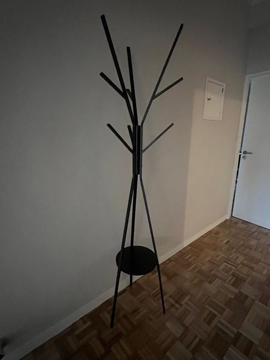 Cabideiro com prateleira