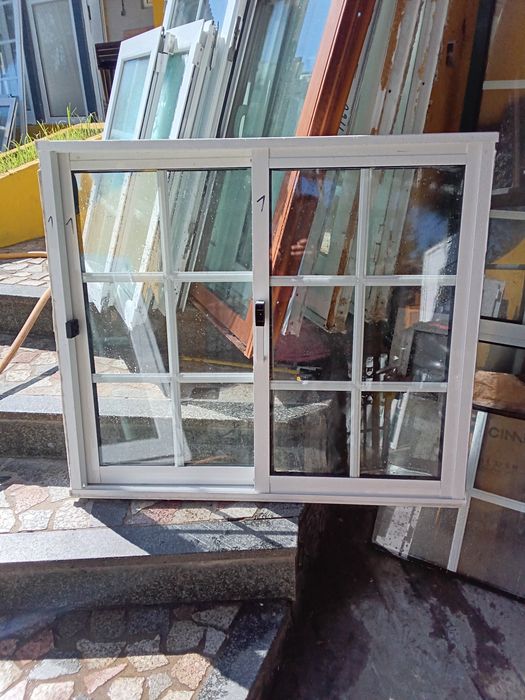 Janelas alumínio vidro duplo quadriculado correr