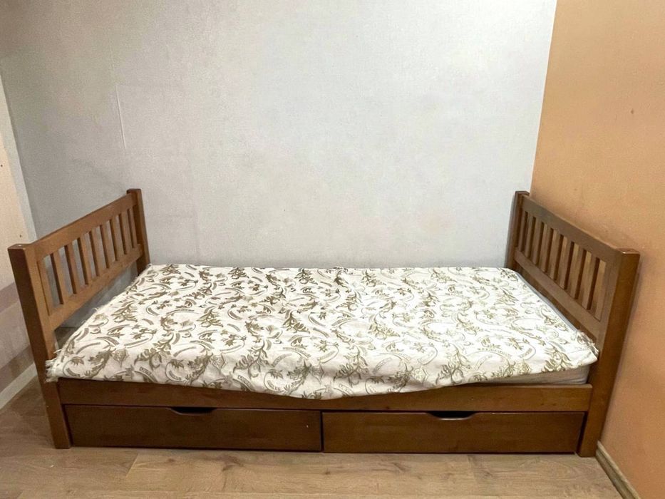 Продам деревянную кровать