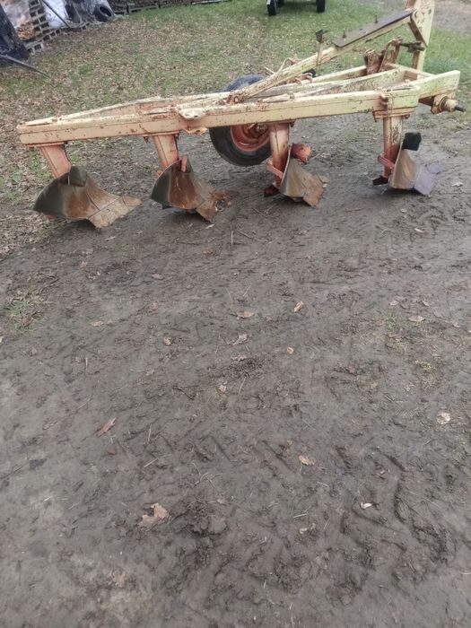 Pług czteroskibowy