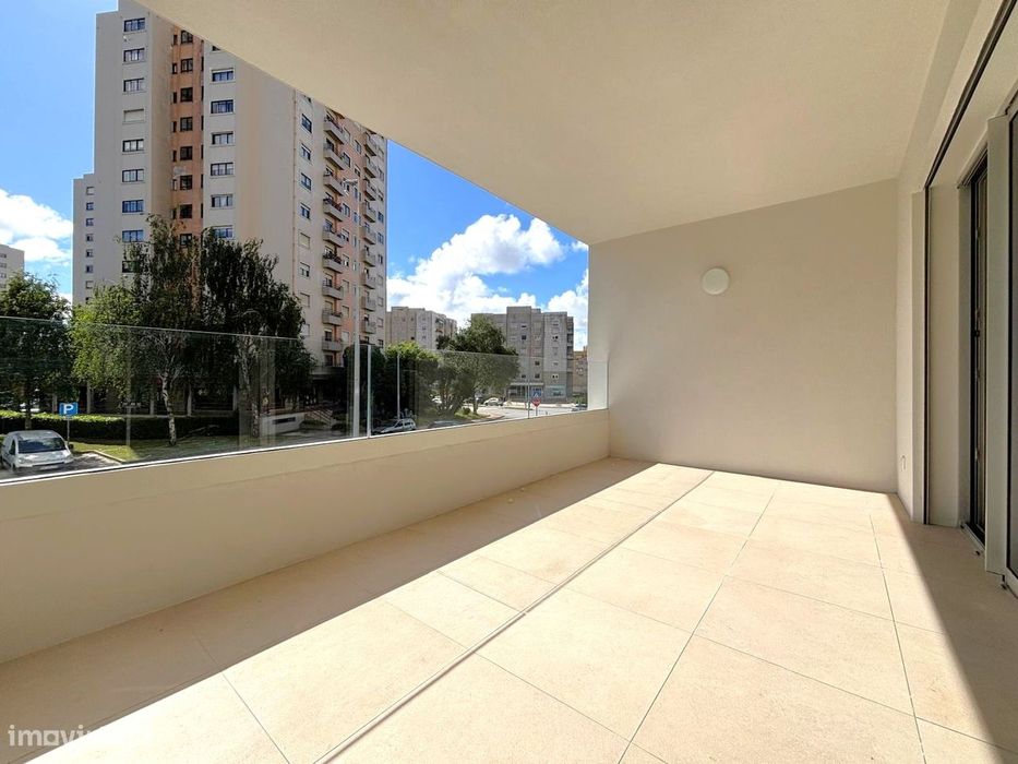 T1 c/ 2 Varanda Sul/Poente, Garagem e Arrumo em Ramalde
