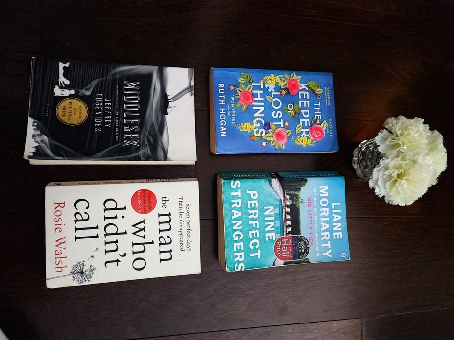 Livros em inglês (Liane Moriarty, etc)