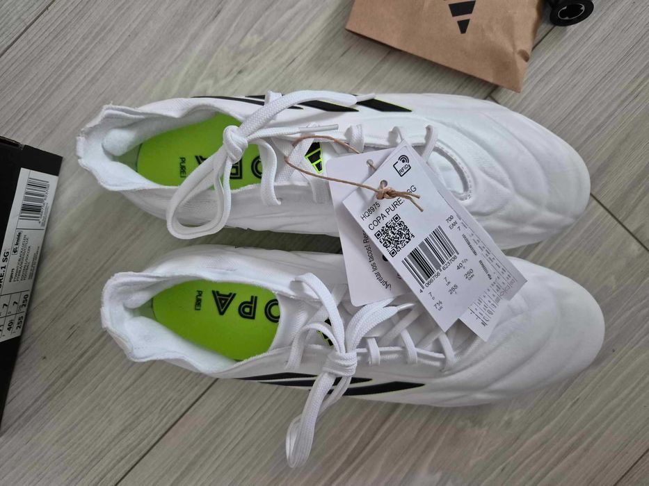 Profesjonalne korki piłkarskie Adidas Copa Pure.1 SG HQ8975 r. 40 2/3