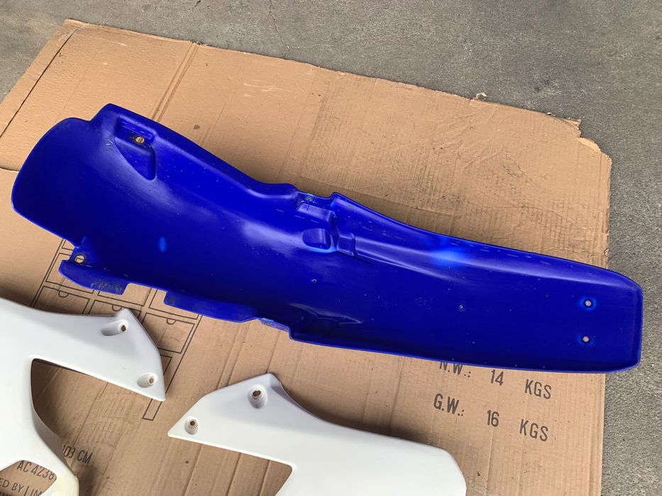 Tampas do depósito e Guarda lamas traseiro Yamaha YZ125 YZ250 96–01