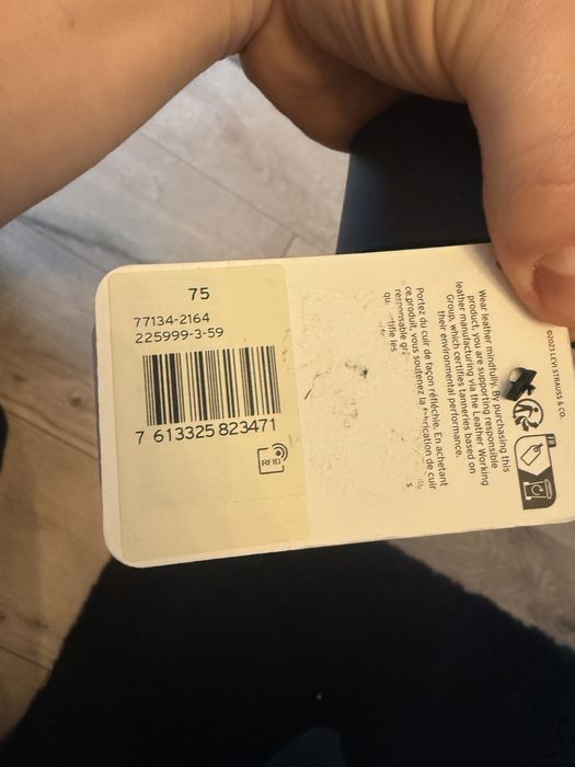 Pasek Levis czarny 75r.