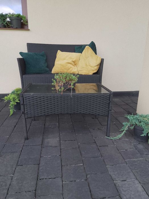 Zestaw mebli do ogrodu i na taras stolik i sofa