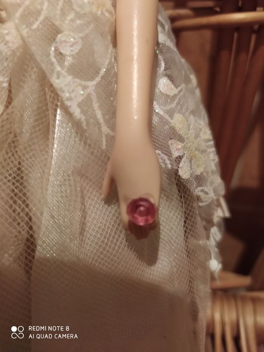 Lalka Barbie świecący pierścionek.