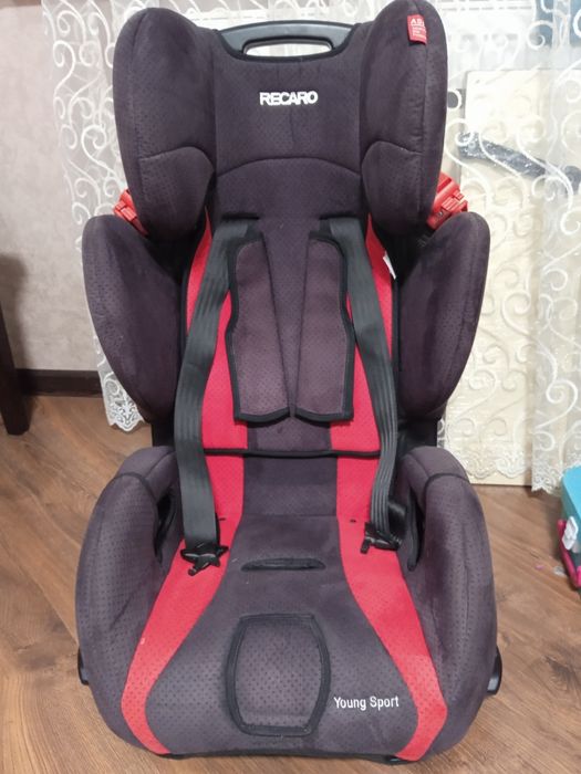Продам детское автокресло RECARO Young Sport  б/у