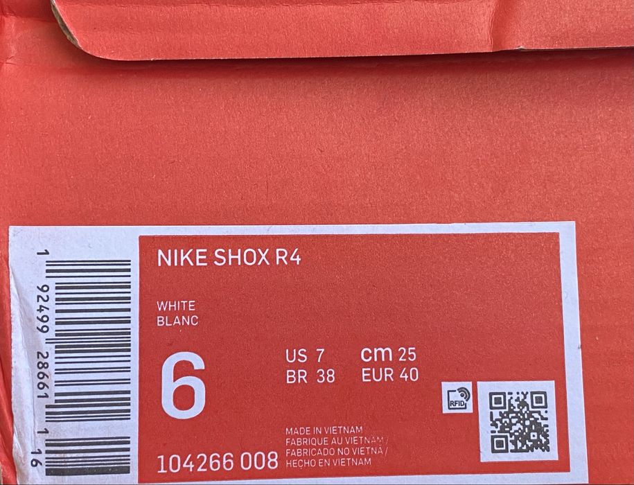 Новые кроссовки Nike Shox R4 39-40 размер