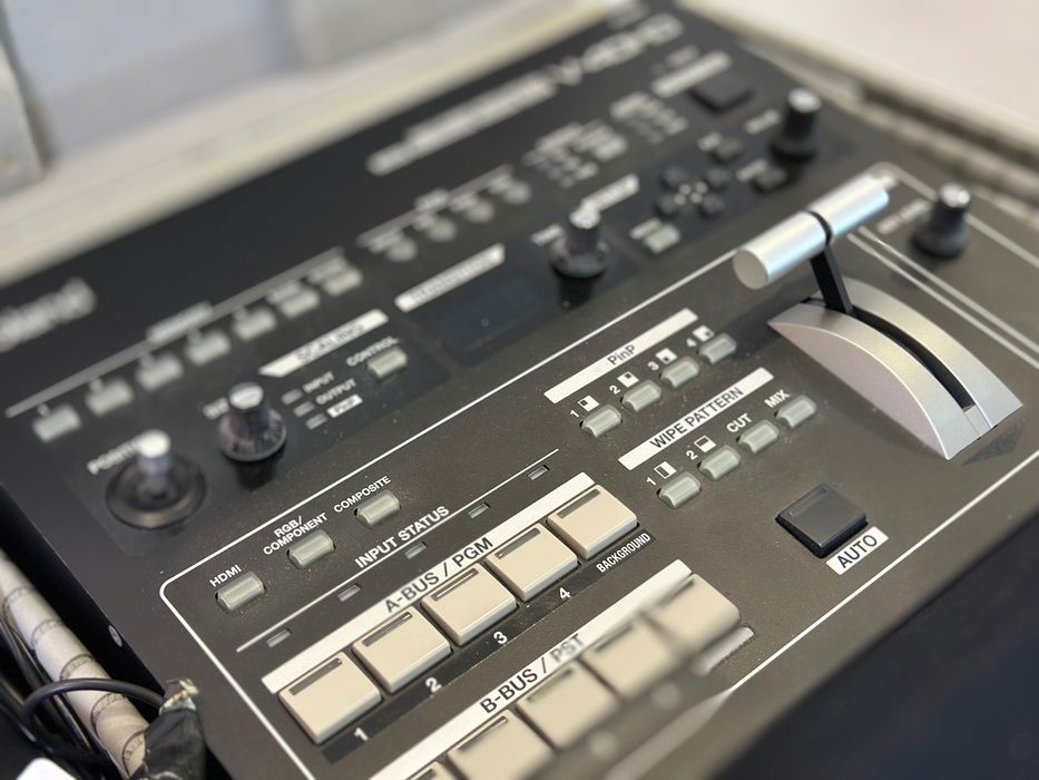 Vendo mesa de mistura de vídeo Roland V-40HD