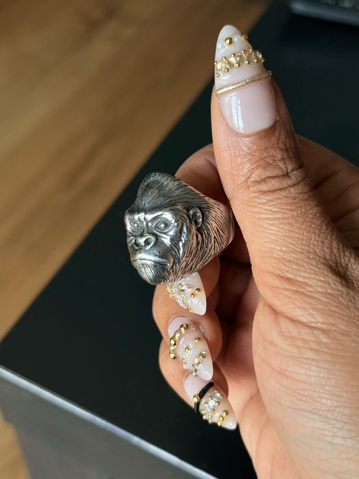 Anel prateado cara gorila