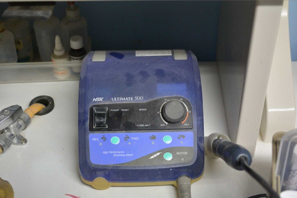 Equipamento de laboratório em boas condições