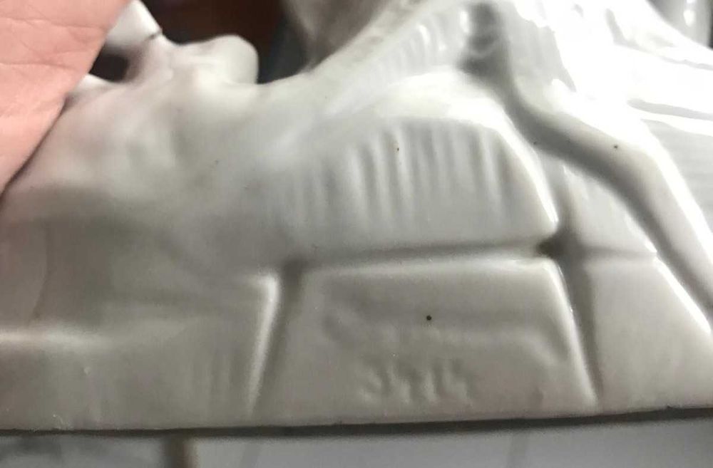 Grupo Escultórico porcelana Séc. XIX/XX - Dama com cavalo