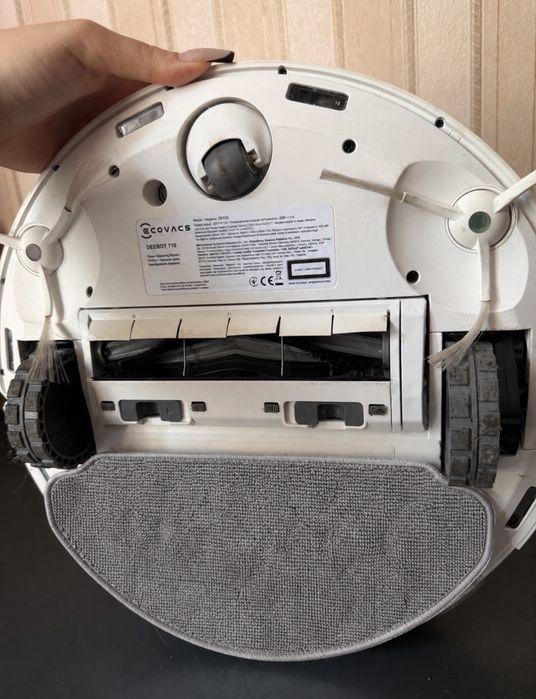 Продам робот-пилосос Ecovacs Deebot T10 у відмінному стані.