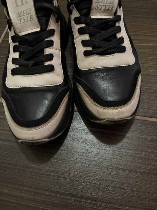 Кроссовки женские