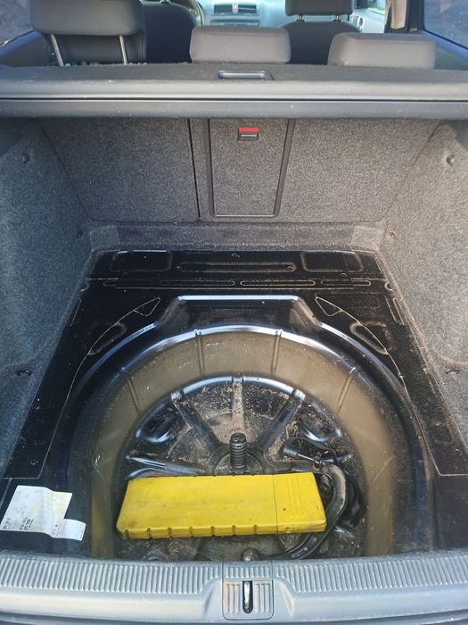 Продам нерозмитнену шкоду октавія 2005 року 2.0 диз ,для військового