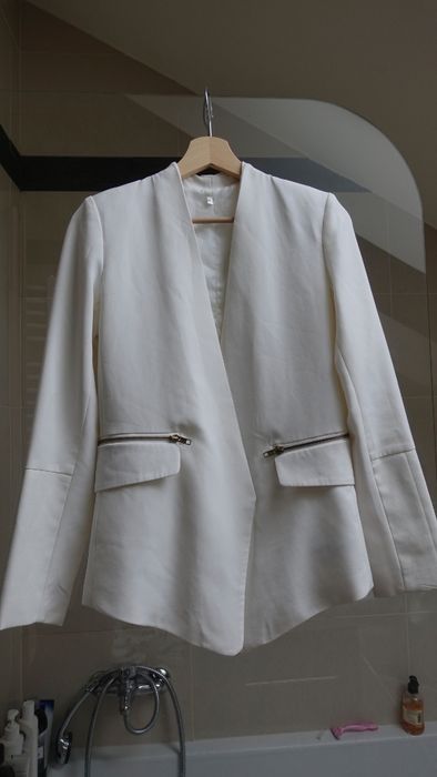 długa Biała narzutka marynarka blezer skóra zamki M