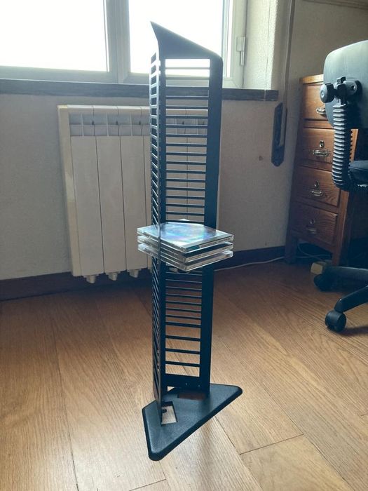 Torre para 30 cd's simples e 4 cd's duplos