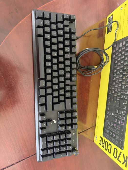 Teclado mecânico para jogos Corsair K70