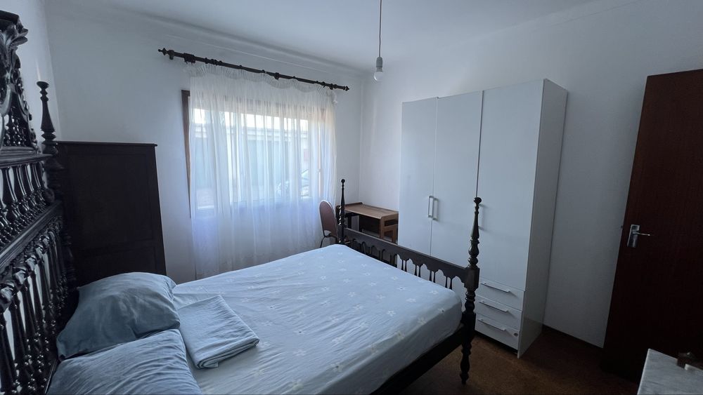 Quarto para arrendar (solteiro)