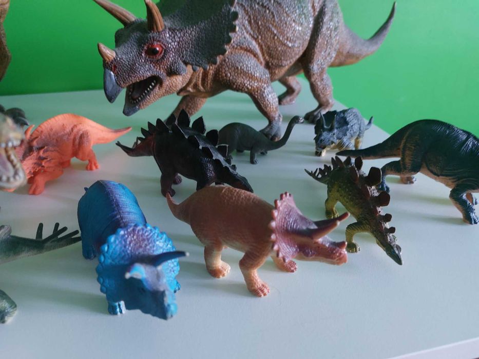 Dinozaury zabawki