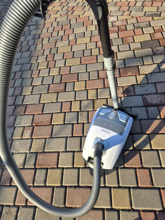 Пилосос Severin 750w.