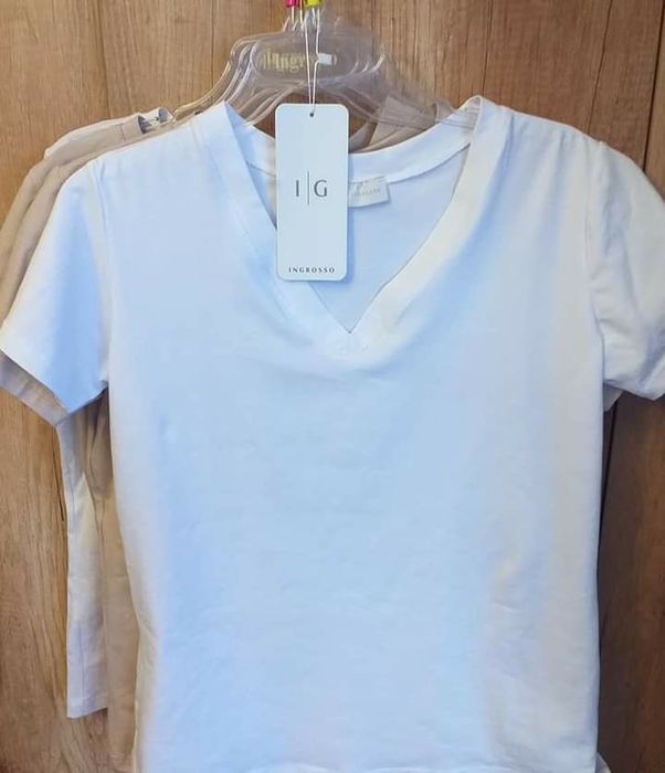 Wygodny t-shirt w serek