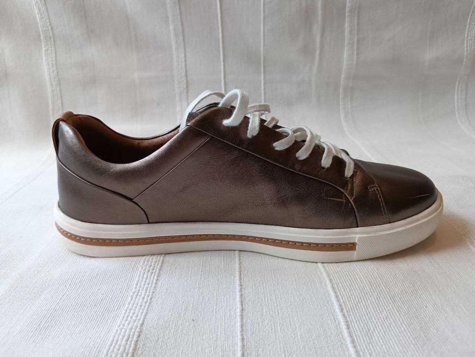 Шкіряні жіночі кросівки clarks р.42