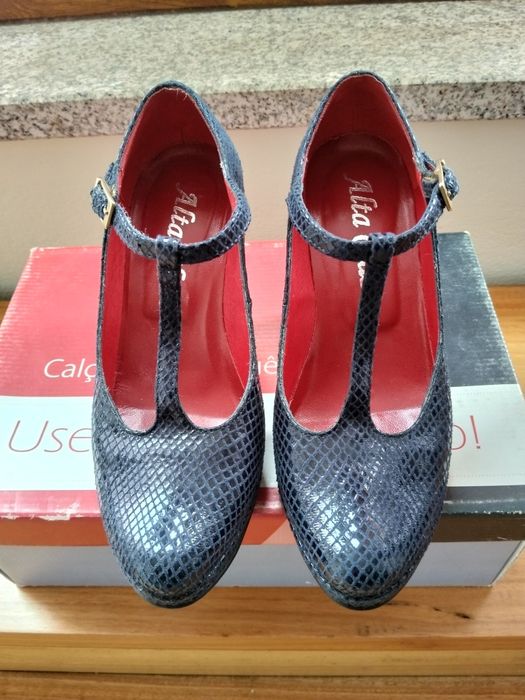 Sapatos fechados 35