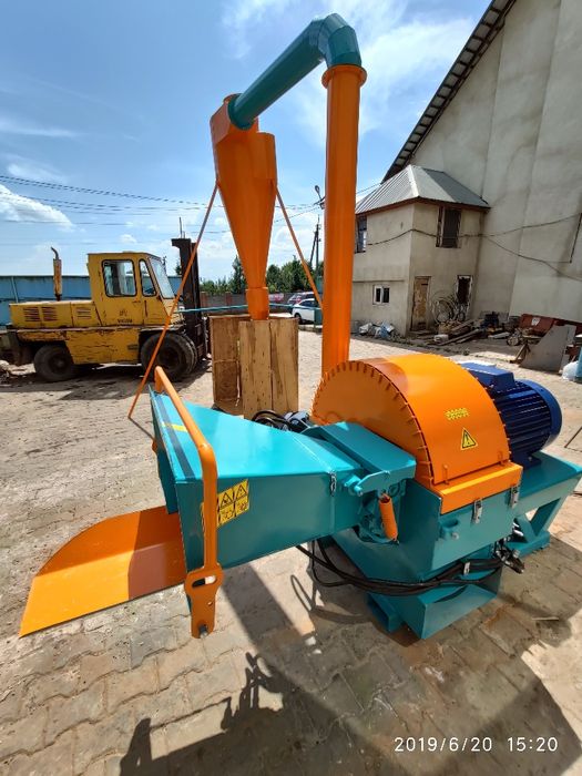 ПОДРІБНЮВАЧ деревини в тирсу, щепоріз серії DK