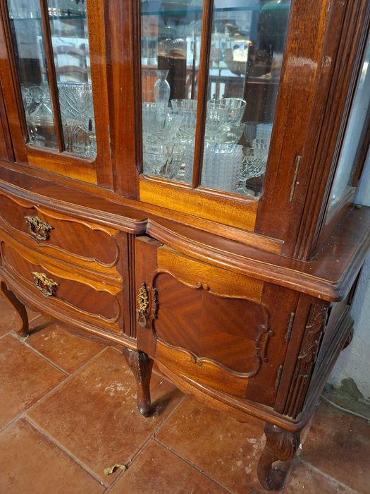 Cristaleira e mesa extensível estilo Queen Anne - vitrine antiga