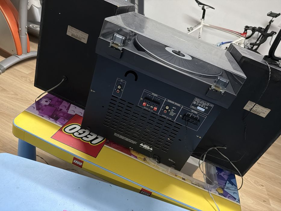 Aparelhagem Sony com Gira-Discos a funcionar