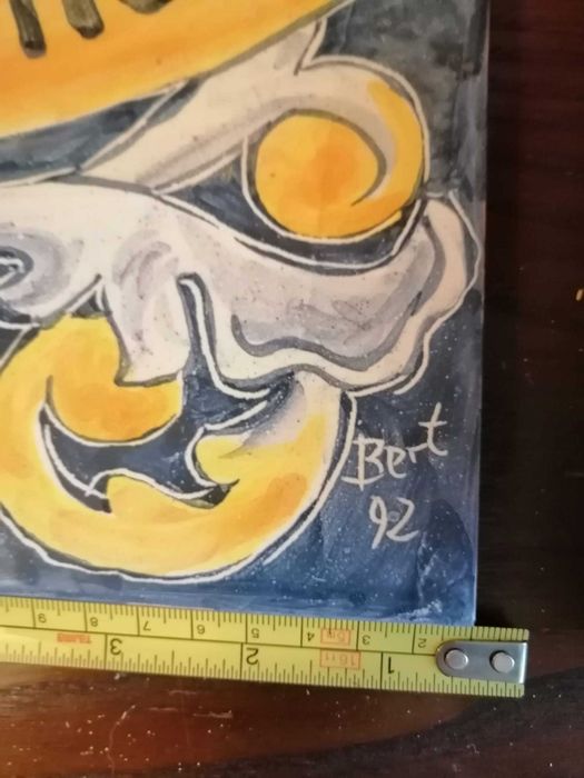 Relógio de sol vertical em azulejo, datado 1992 - Autor Bert 92 - Alberto Varela