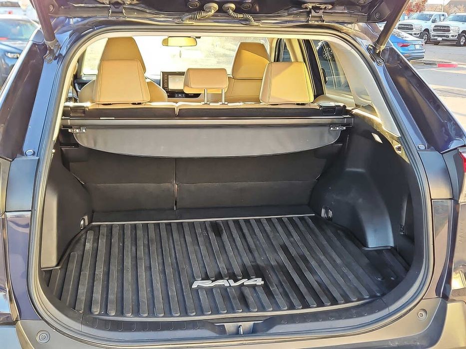 Toyota RAV4 XLE Premium      2022