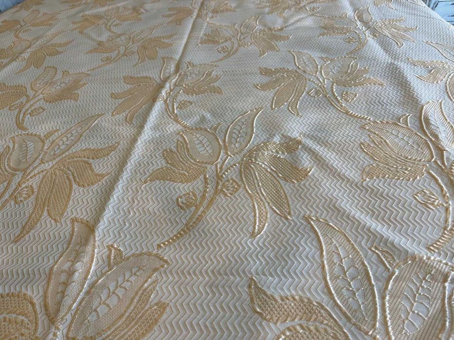 Colcha 200 x 220 em tons beje