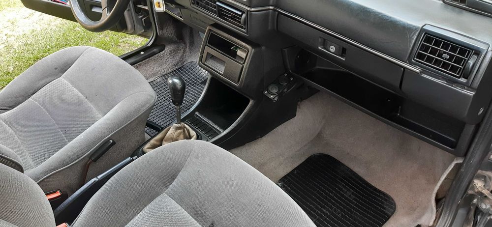 Volkswagen Golf II 1.6 benzyna.