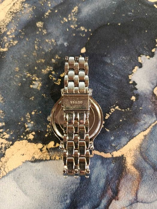 Продам Женские наручные часы  Guess U1062L2 . США