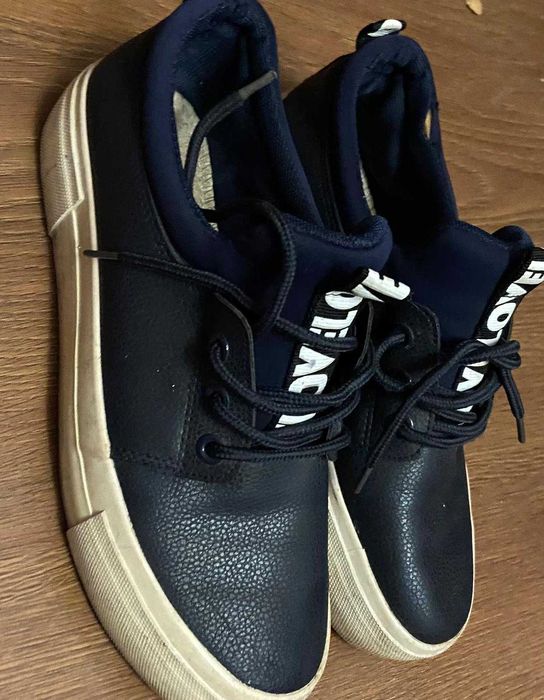 Шкір'яні класичні кросівки  р.37 відмінний стан