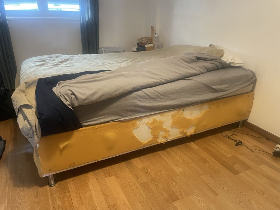 Cama com arrumação e colchão