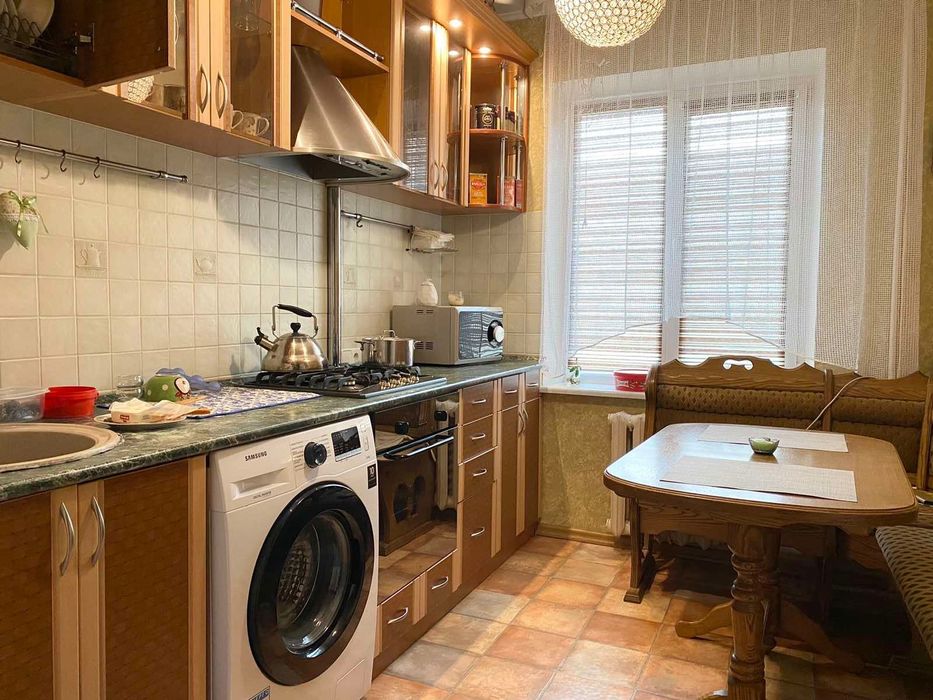 %Трикімнатна квартира на Грушевського